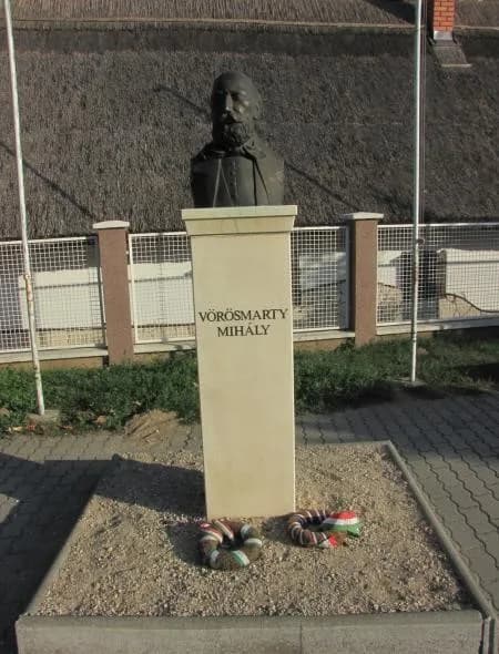 Vörösmarty Mihály mellszobra